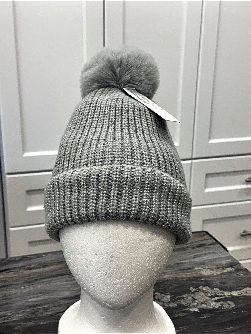 Time and Tru Rib Knit Faux Fur Pom Beanie – One Size | Heather Gray NWT